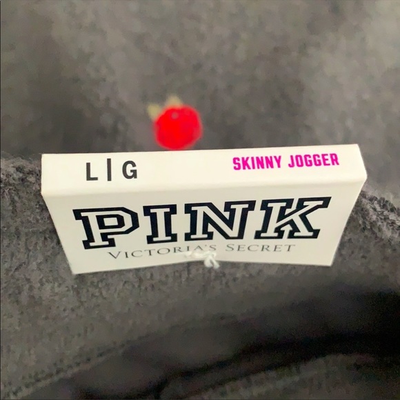 COPY - 🌺NWT Pink Victoria’s Secret Roses Fuzzy Skinny Jogger Hoodie Matching Se… - Picture 9 of 11